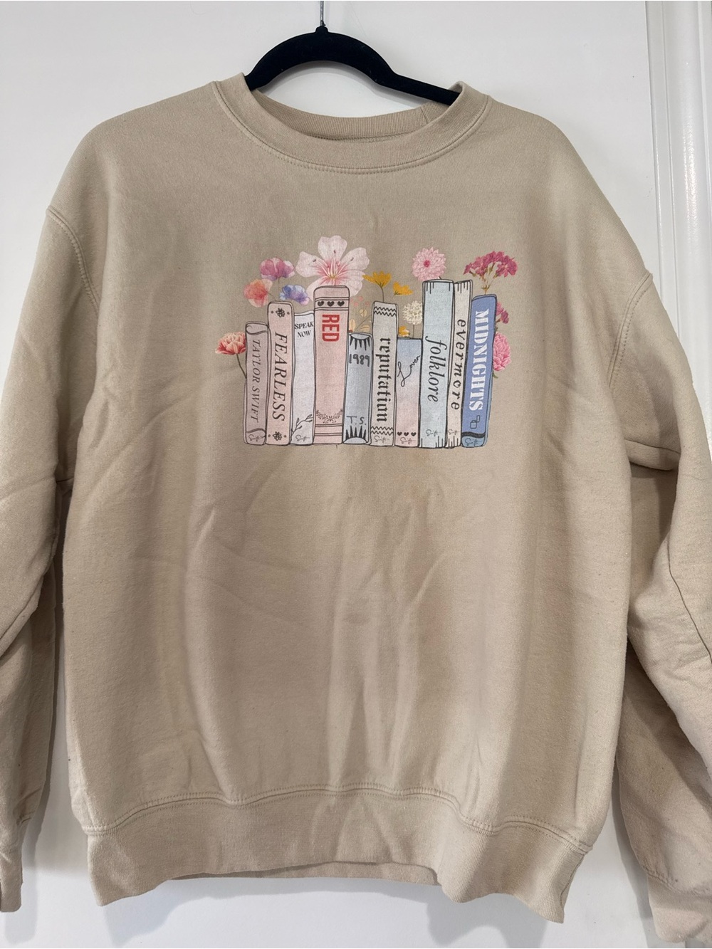 Beige Graphic Taylor Swift Bookstack Crewneck Sweatshirt